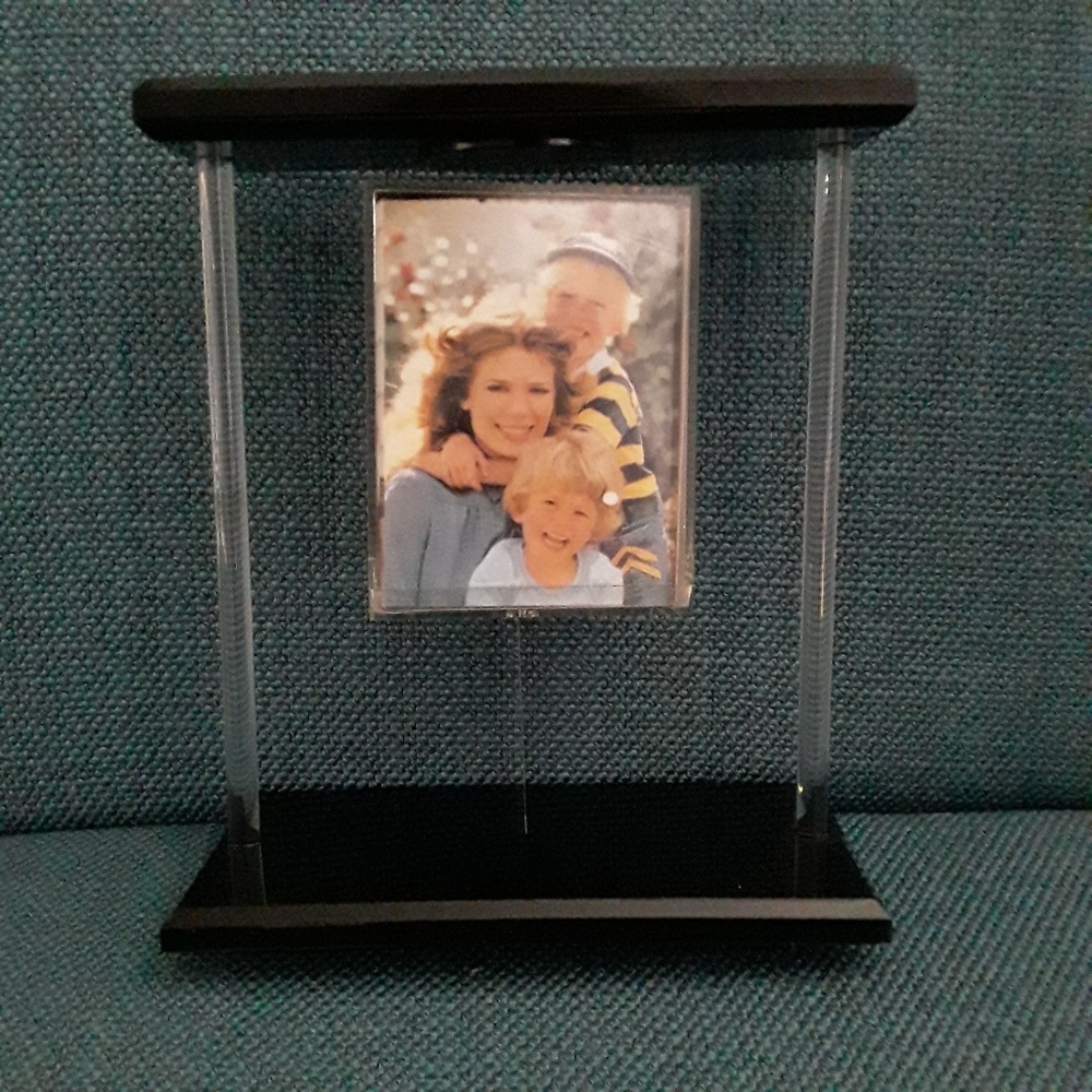 Foto Float Picture Frame - Picture 3 of 6
